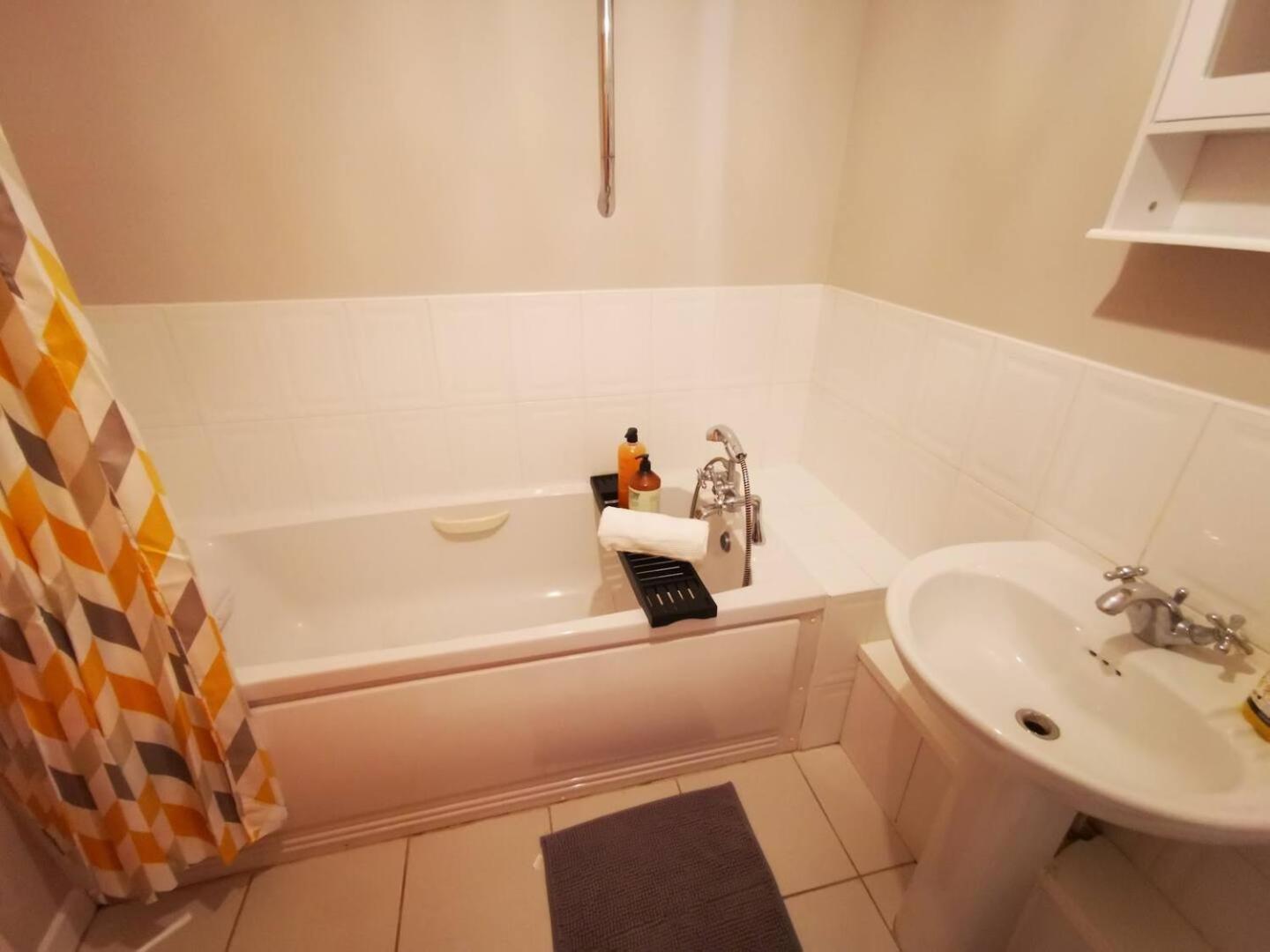 2br Spacious Centre *