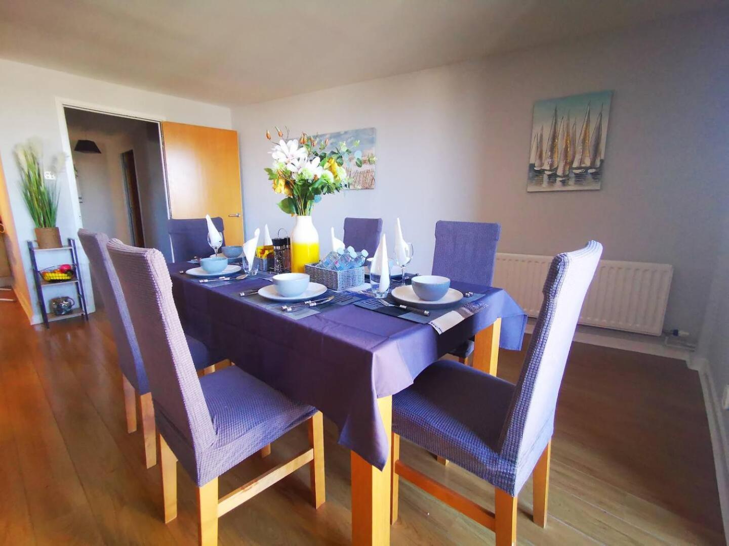 2br Spacious Centre * Belfast